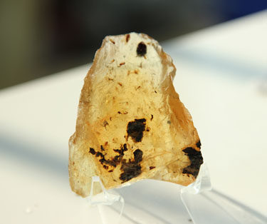 水玉冰魄天然柯巴脂把玩料琥珀原石 水玉冰魄摆件