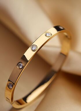 轻奢高级感手镯钛钢18k金色开口极简风不褪色卡家网红同款ins潮女