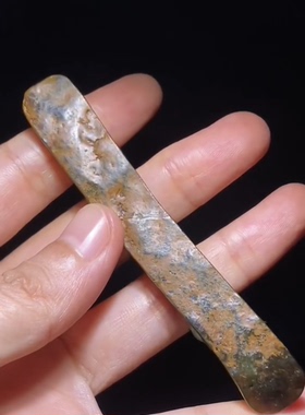 精品新疆和田玉籽料 碧玉香插 满皮毛孔 俏色巧雕 90×12×11mm