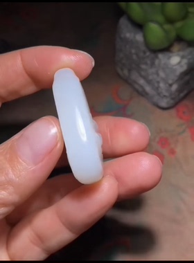 天然正品新疆和田玉籽料荷花蝶恋花一级白细40*32*13mm带证书复检