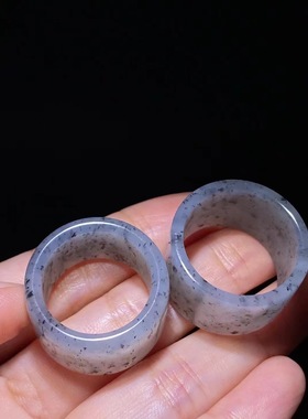 精品新疆和田籽料青花 点墨扳指 飘雪状墨点分布均匀   内径20mm