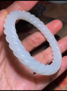 新疆和田玉籽料 麻花手镯，一级老熟白，细度好，年糕料 55mm圈口