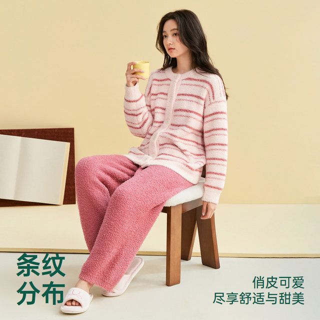 Anzhiban Giant Warm Half Velvet Pajamas ຂອງແມ່ຍິງດູໃບໄມ້ລົ່ນແລະລະດູຫນາວຫນາ 2026 ໃຫມ່ Coral Velvet ເຄື່ອງນຸ່ງຫົ່ມເຮືອນລະດູຫນາວ