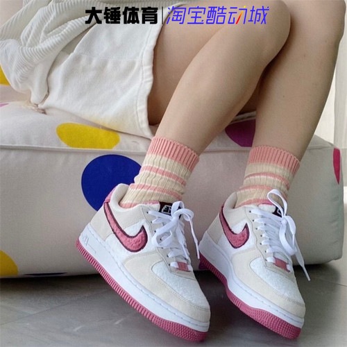 Nike/耐克 AirForce1女子AF1毛绒空军板鞋FB1873-006 - 图0
