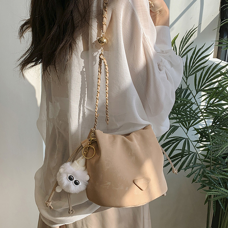 少女心桃粉斜挎水桶包女2024新款高颜值抽绳链条单肩包百搭小包包,淘宝优惠券,粉丝福利购,淘宝优惠卷