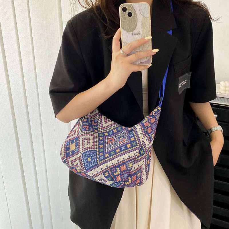 2022新款单肩包包女民族风帆布质感耐用刺绣斜挎宽肩带水桶包女包,淘宝优惠券,粉丝福利购,淘宝优惠卷