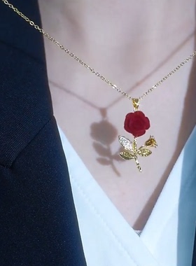 2026新款红色滴油玫瑰花吊坠项链女轻奢小众设计感锁骨链颈链配饰