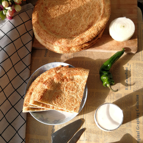 新疆馕芝麻油馕囊饼正宗馕坑烤馕特产nang咸香味饼300g*3个包邮 - 图1
