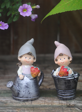 树脂草莓娃娃幼儿园可爱风摆件