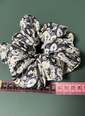 真丝发圈大肠圈5.5cm宽花边直径13cm灰色印花