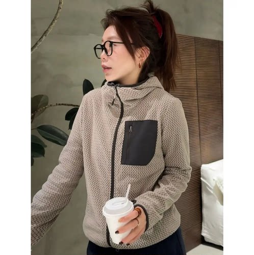 【小雨姐】春季运动休闲波浪纹抓绒户外中间层连帽外套女 W7142 - 图0