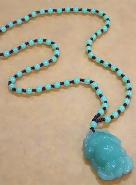 男女款浅绿色貔貅吊坠毛衣链