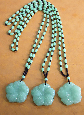 花开富贵男女款浅绿色玉石吊坠