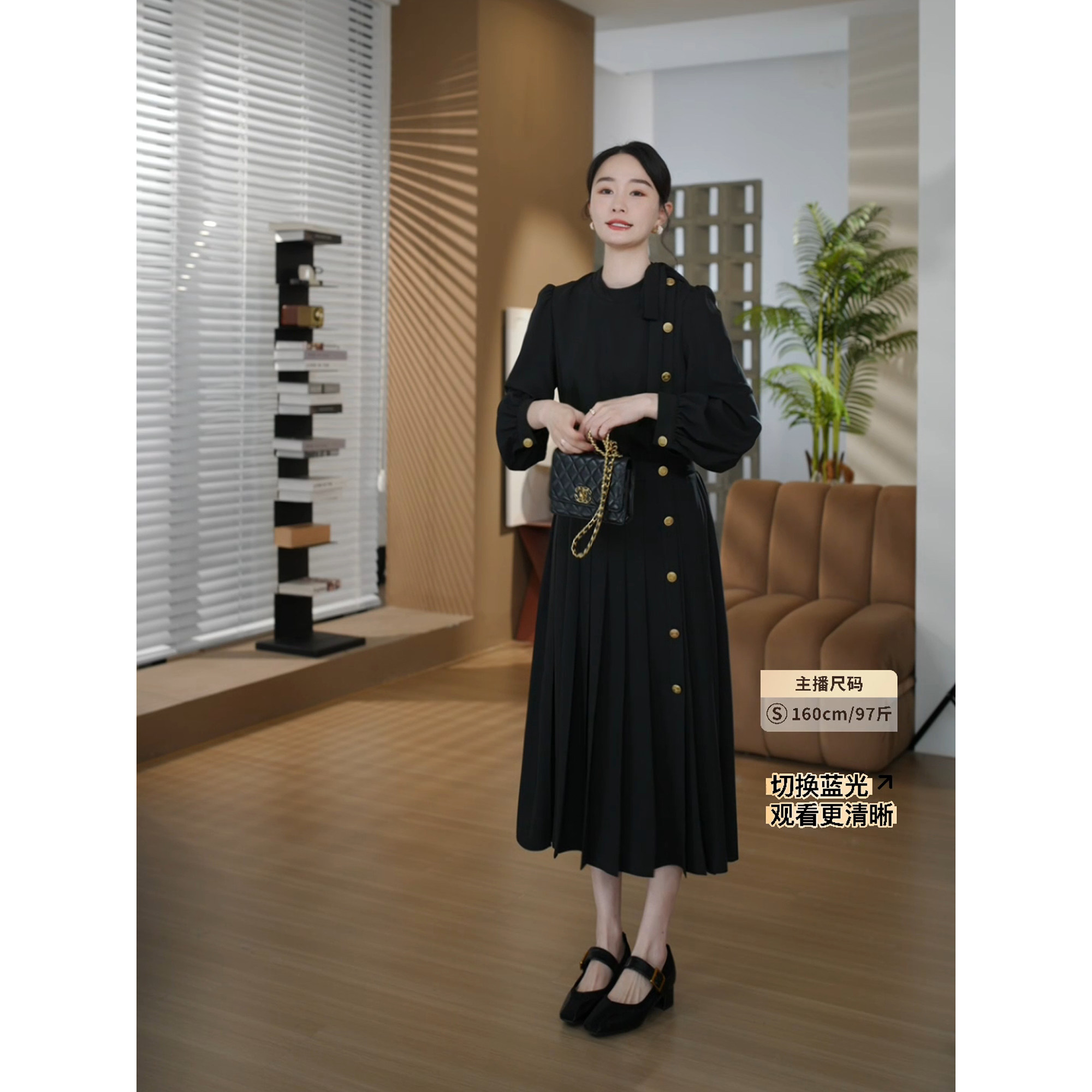 邱莹莹 HELAAOMI “经典赫拉”金扣圆领拼接飘带中长裙连衣裙