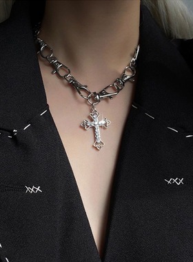 轻奢金属链条十字架吊坠项链女锁骨链小众高级感爆款港风配饰个性