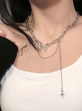 新款爆款高级感满钻港风字母项链女轻奢小众简约锁骨链月亮简约