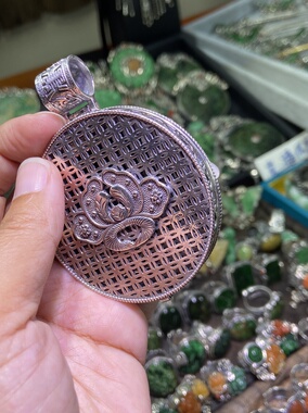 嘎乌盒镶嵌吊坠