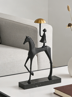 现代简约金属马撑伞人物摆件