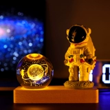 Космонавт, космический ночник для друга, 12 года, подарок на день рождения