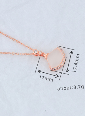 润鑫扇形小裙子项链女时尚新中式仿玉髓吊坠小众轻奢感锁骨链