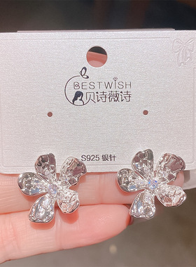 实拍2026新品金属风银针锆石压纹花朵耳环 女感轻奢ins风冷淡耳钉