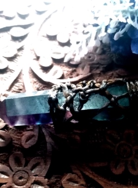 福百瑞原创天然深紫萤石水晶骨干原石网兜蜡绳项链