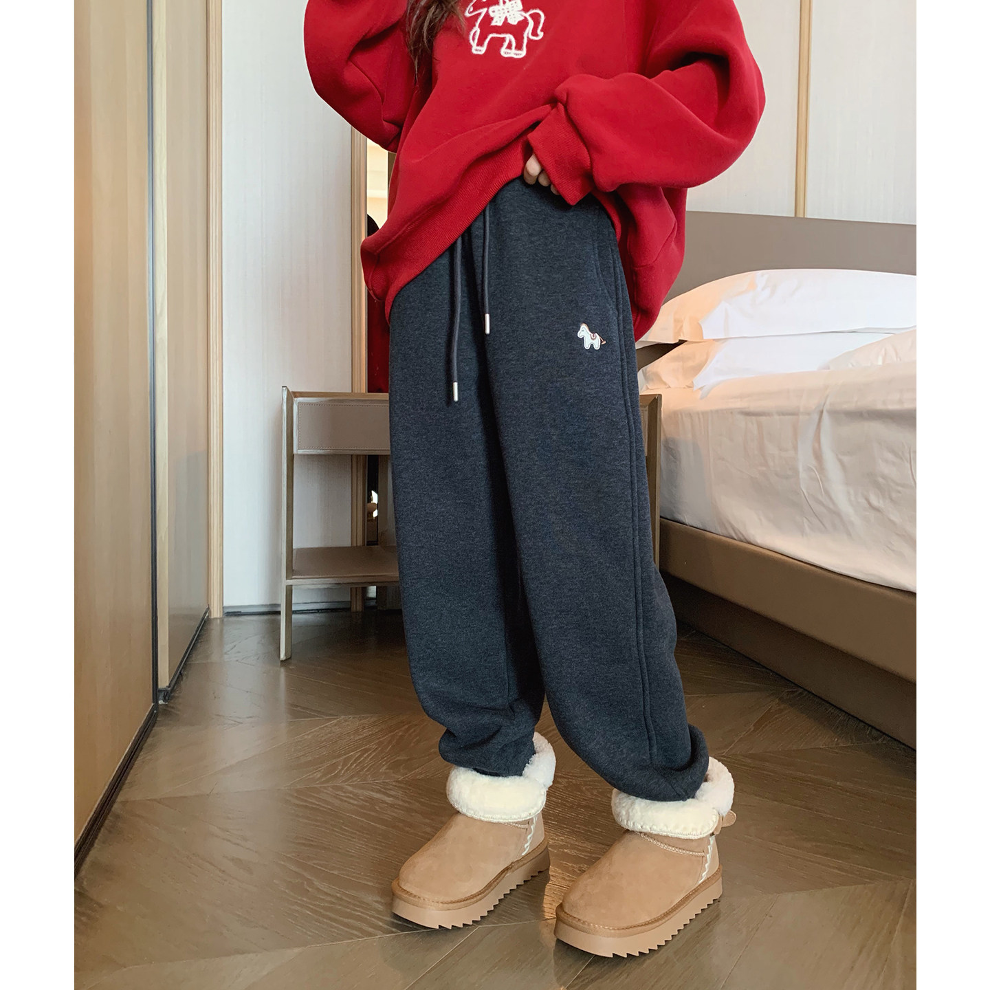 女大童小马刺绣加绒卫裤2025冬季新款初中生保暖收口裤学生运动裤,淘宝优惠券,粉丝福利购,淘宝优惠卷