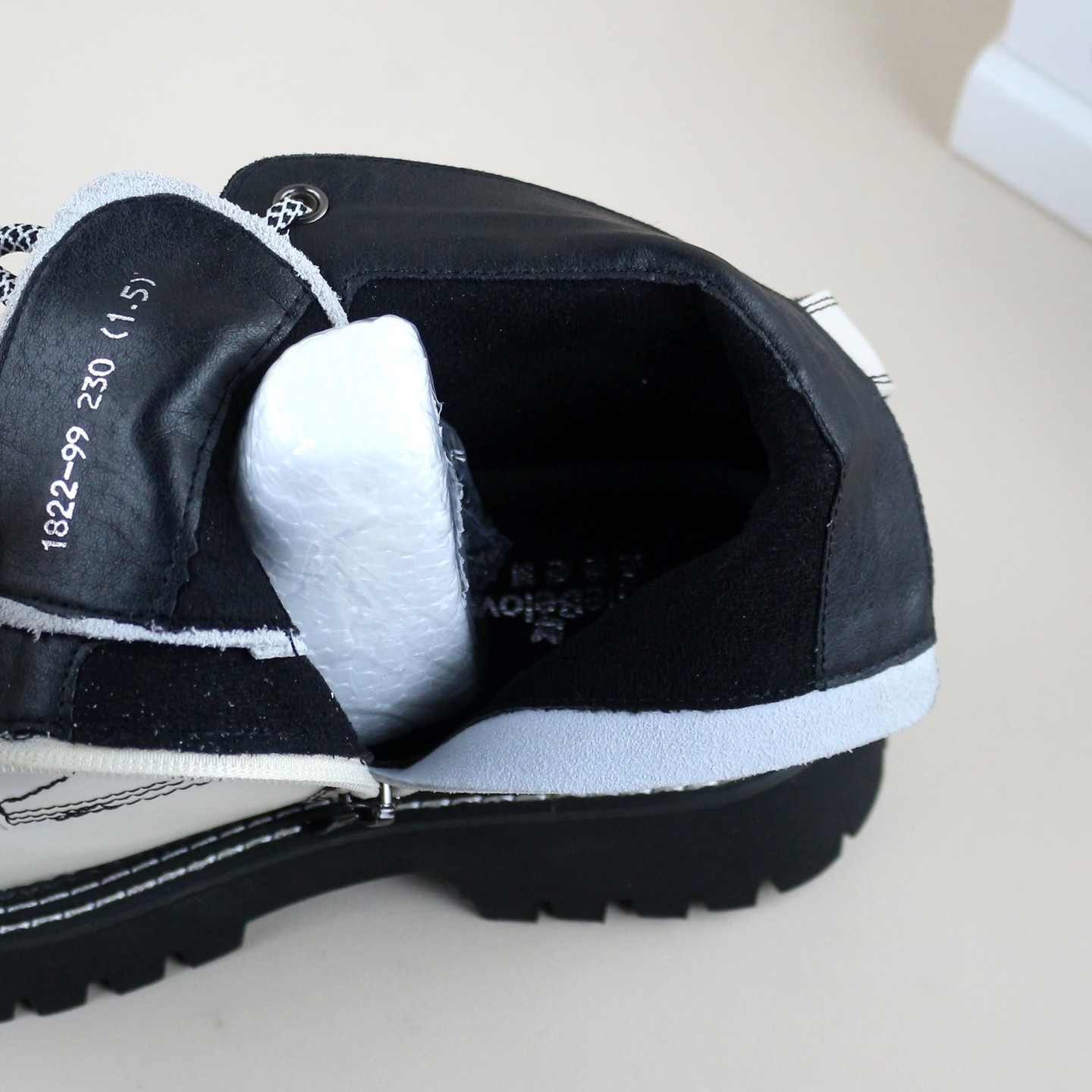 32真皮牛皮秋冬季新款撤柜单里拼色侧拉链时尚百搭女休闲马丁靴,淘宝优惠券,粉丝福利购,淘宝优惠卷