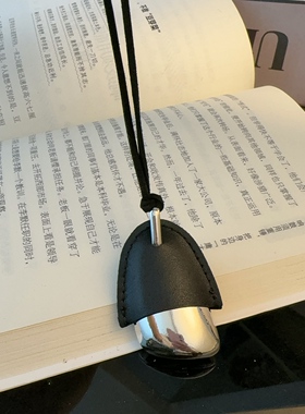 复古撞色皮质项链小众设计高级艺术感黑檀木吊坠情侣款毛衣链