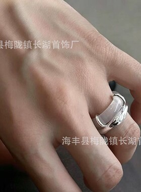 小众设计轻奢轻透白玉髓戒指女感时尚个性指环清冷感