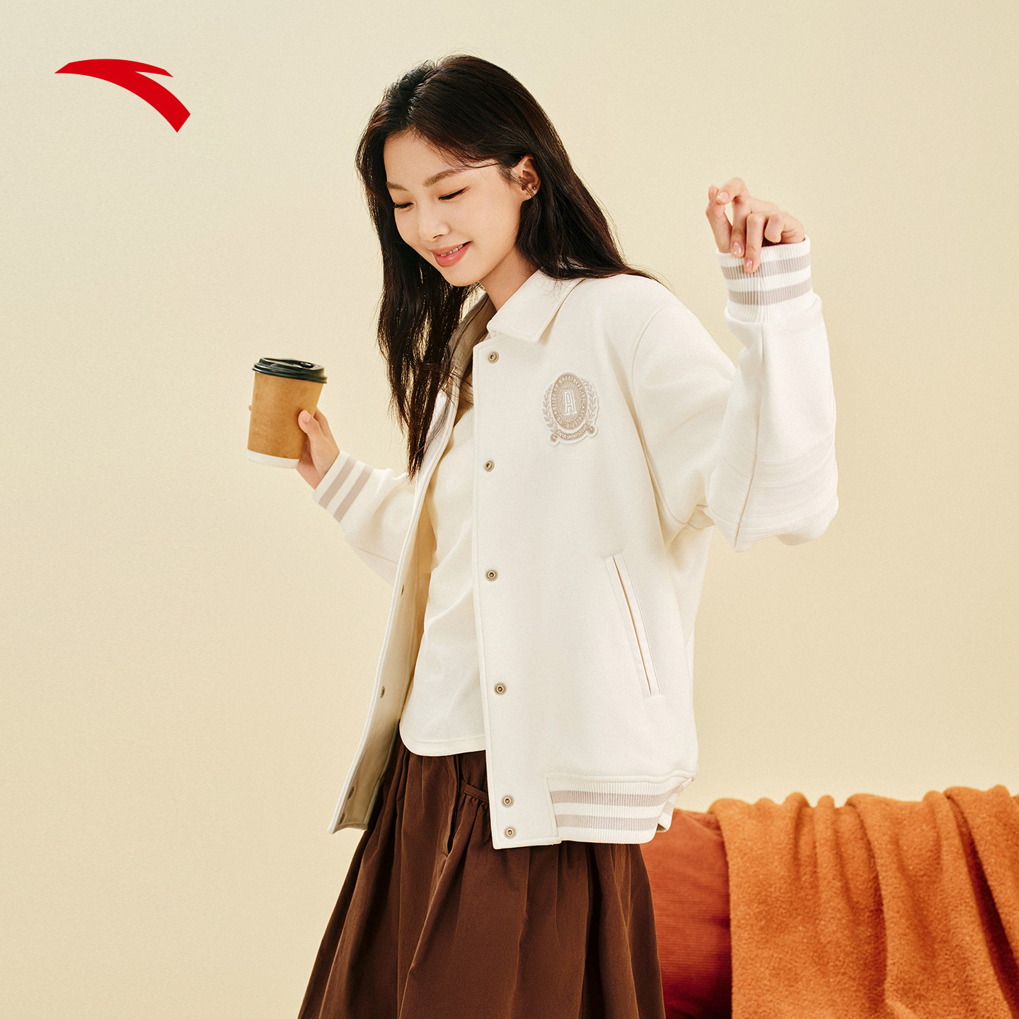 【关晓彤同款】安踏棒球服冬季女子加绒复古学院风外套162548709N,淘宝优惠券,粉丝福利购,淘宝优惠卷