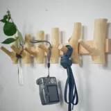 Крючок крюк крюк, подвесной свисающий стена деревянные деревянные леса свободные точки ветви ветви проезжают проходящее проходящее в дверь