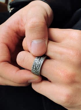 欧美KORKEN复古纹理男女情侣戒指