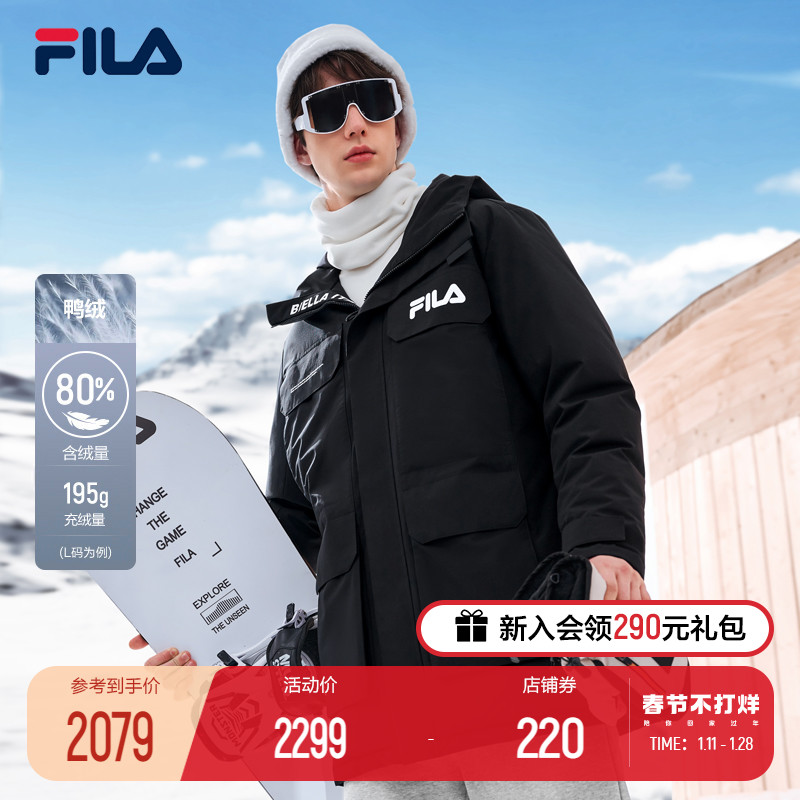 爱打扮(www.idaban.cn)，FILA 斐乐官方男子中长款羽绒服2022冬新款时尚经典连帽保暖上衣