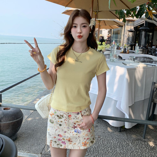 龙妹家白色圆领正肩短袖T恤女2026夏新款设计感印花修身显瘦上衣 - 图0