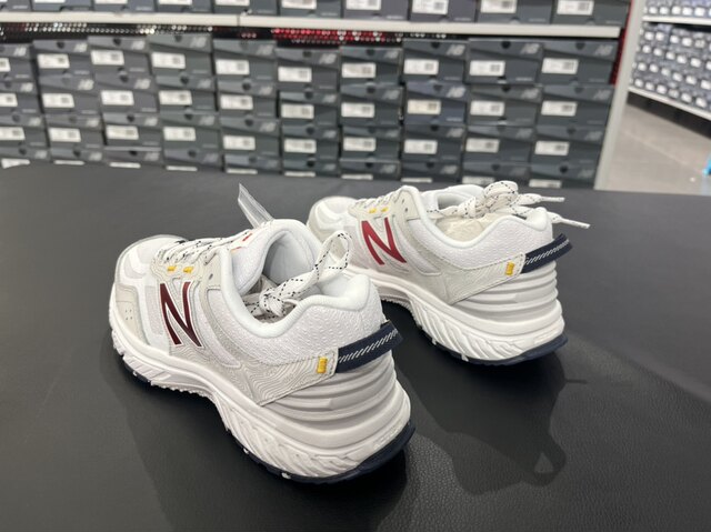 Sports and Casual Daddy Shoes NEWBALANCE That Woman