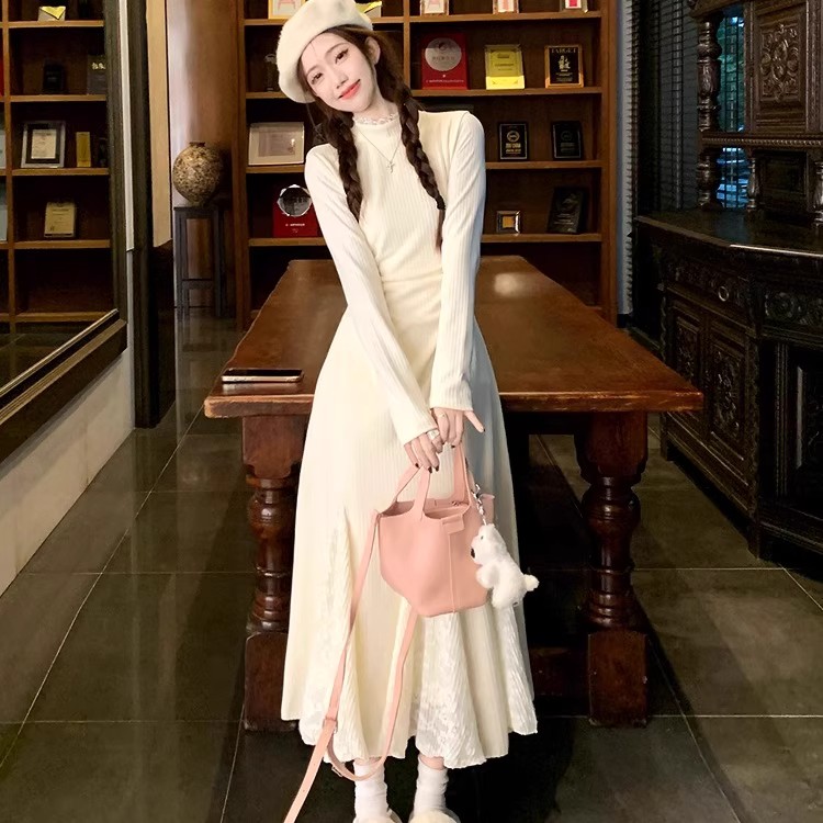 配大衣半高领针织连衣裙女秋冬法式白色气质内搭打底加厚鱼尾长裙 - 图3
