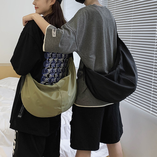 韩版黑色包包女ins学生酷潮简约尼龙防水chic轻便休闲饺子斜挎包 - 图1