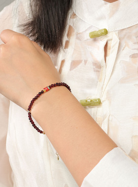 天然石榴石保色沙金富贵鱼手链女红色手串串珠手环本命年高级感