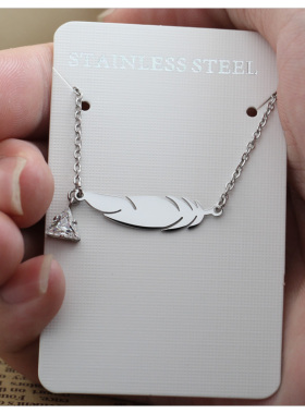 甜酷风羽毛紫钻红钻黄钻项链女新款2024爆款锁骨链配饰高级感颈链