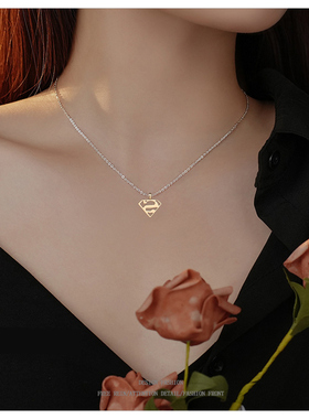 欧美金超人项链2024年新款女网红轻奢锁骨链女颈链个性毛衣链饰品