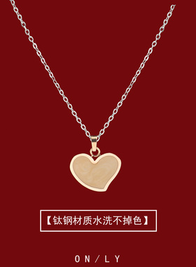 高级感玫瑰金色爱心项链女小众设计百搭锁骨链日常通勤款气质颈链