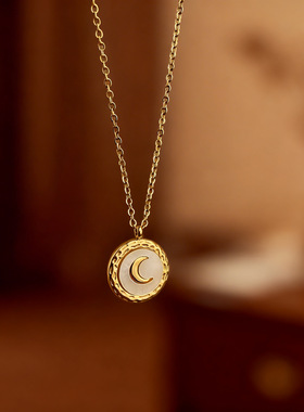 简约月亮圆牌钛钢项链女款小众气质轻奢ins高级感百搭锁骨链1276