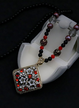 混合材质圆珠链子女菱形吊坠