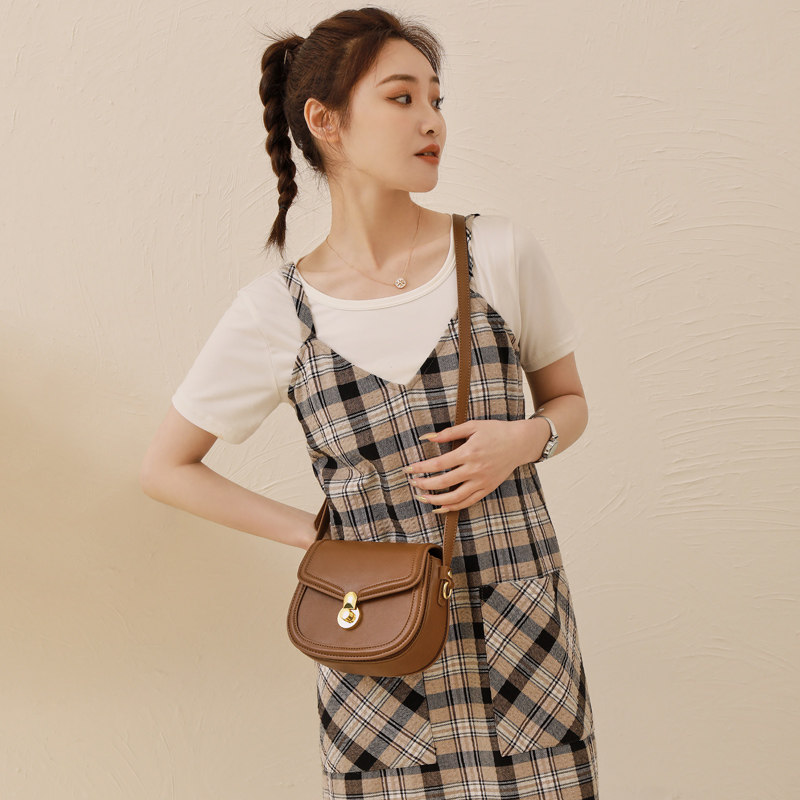 棕色2020新款潮网红百搭秋季马鞍包 somay女士包袋