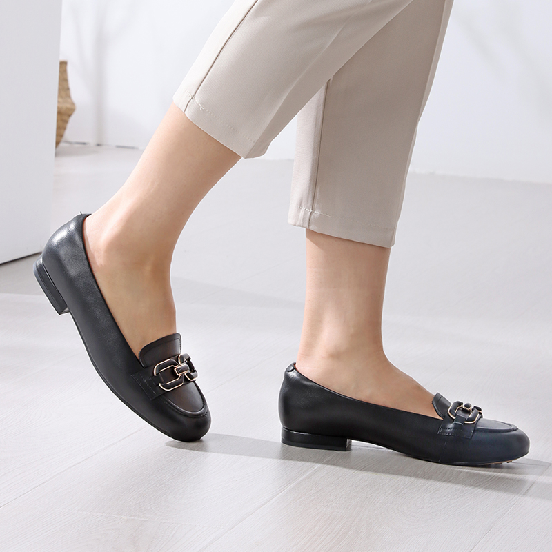 潘暇高级感乐福鞋女真皮通勤气质平跟单鞋春显脚小大码女鞋41到43,淘宝优惠券,粉丝福利购,淘宝优惠卷