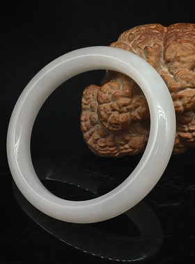 和田玉羊脂白玉手镯    内径60.5mm   重量58.447克 24121300097