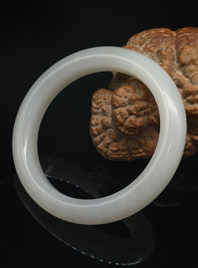 和田玉羊脂白玉手镯    内径57.7mm   重量60.796克 24121300011