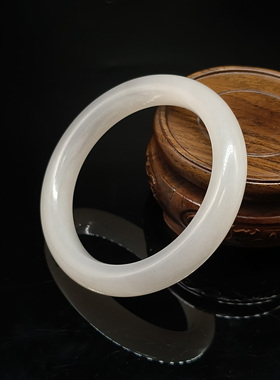 和田玉羊脂白玉手镯   内径59mm    重量 57.328克 24090400089