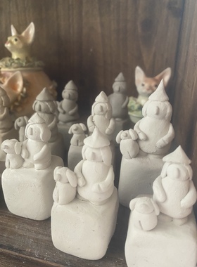 原创设计手捏陶瓷卡通人物家用卧室客厅茶几电视柜汽车创意摆件